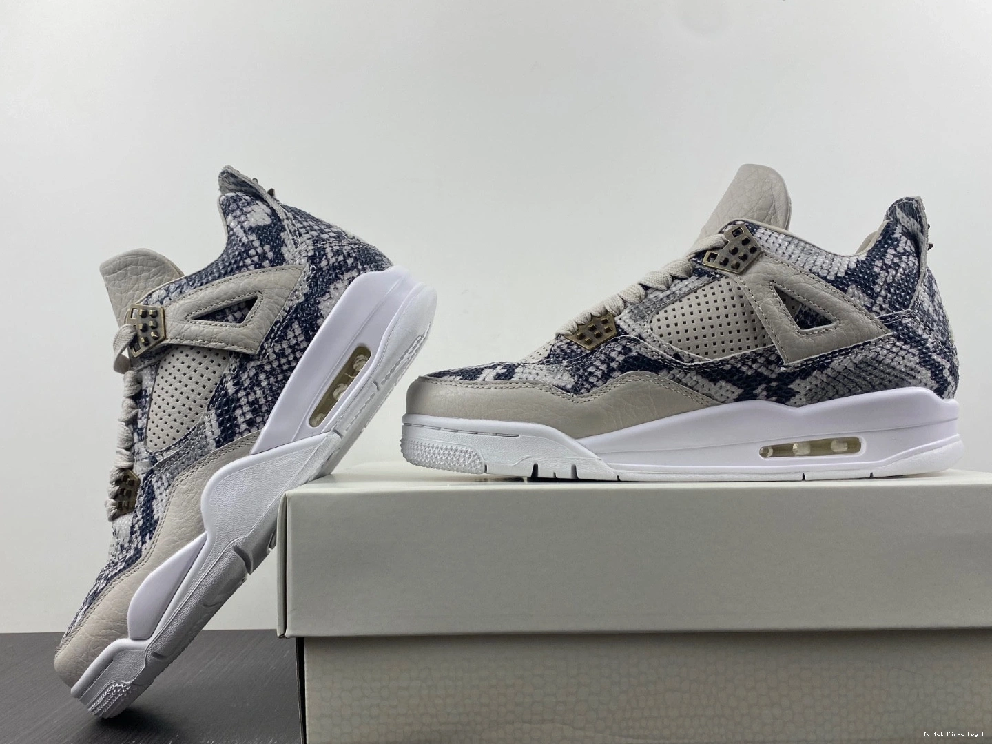 - 819139-030 4 Retro Jordan Snakeskin 0131